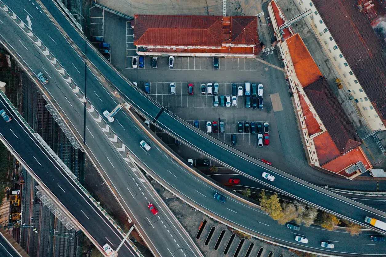 autopista con coches