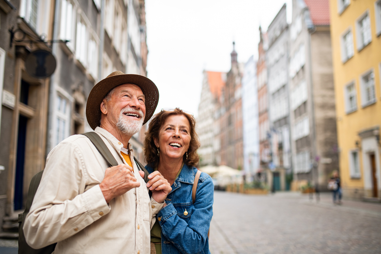 pareja adulta de viaje