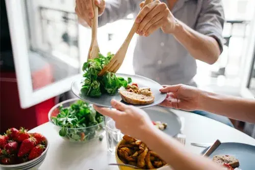 Alimentación saludable: ¿qué comer y en qué cantidad?