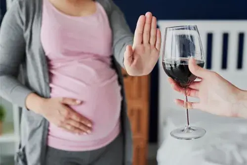 Alcohol i embaràs: coneixes el trastorn de l’espectre alcohòlic fetal?