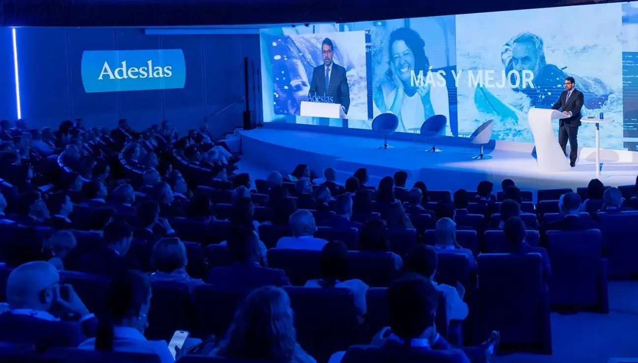 Gente en un foro de salud