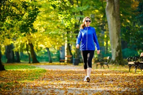 Beneficios de caminar para la salud: cuánto y cómo hay que hacerlo para notar sus beneficios