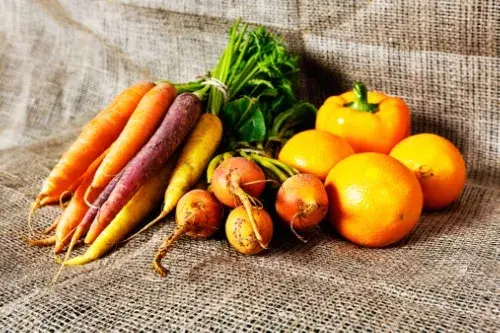 Carotenèmia: el color taronja que ens produeixen algunes fruites i vegetals a la pell