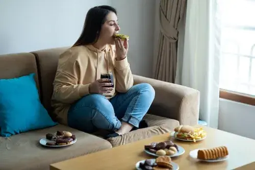 Qué es comer por ansiedad y cómo controlarlo