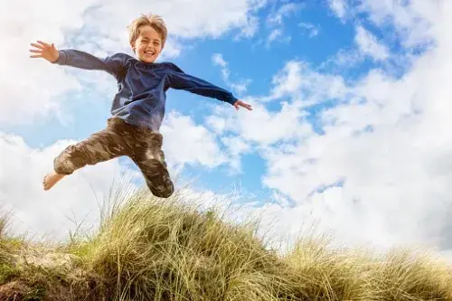 Descobreix per què l’aire lliure és bo per a la canalla